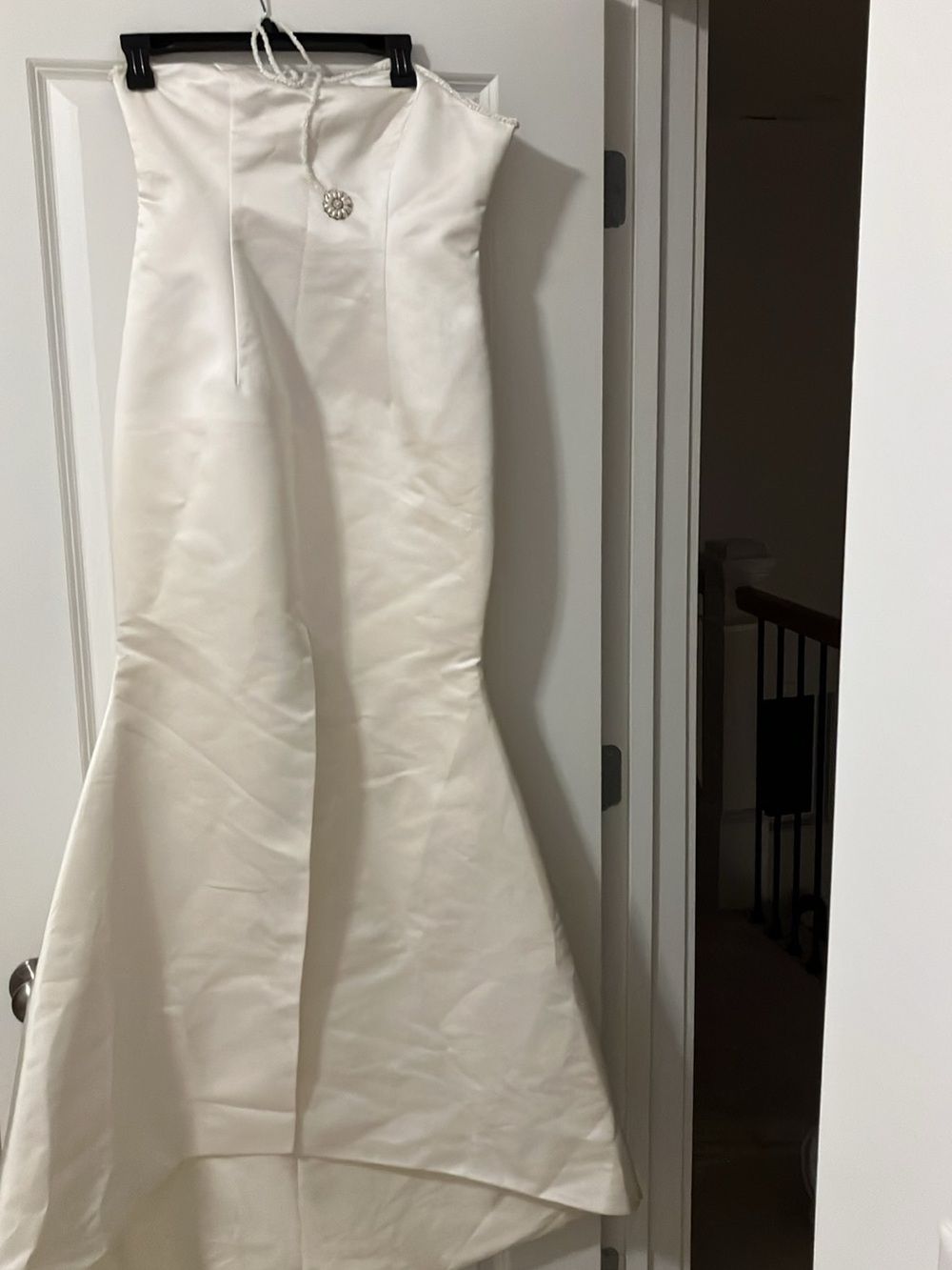 Elegant Strapless White Wedding Mermaid Gown